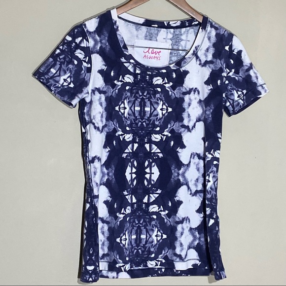 lululemon athletica Tops - Lululemon ‘Love Always’ Tie dye printed scoop neck top approx. size 8